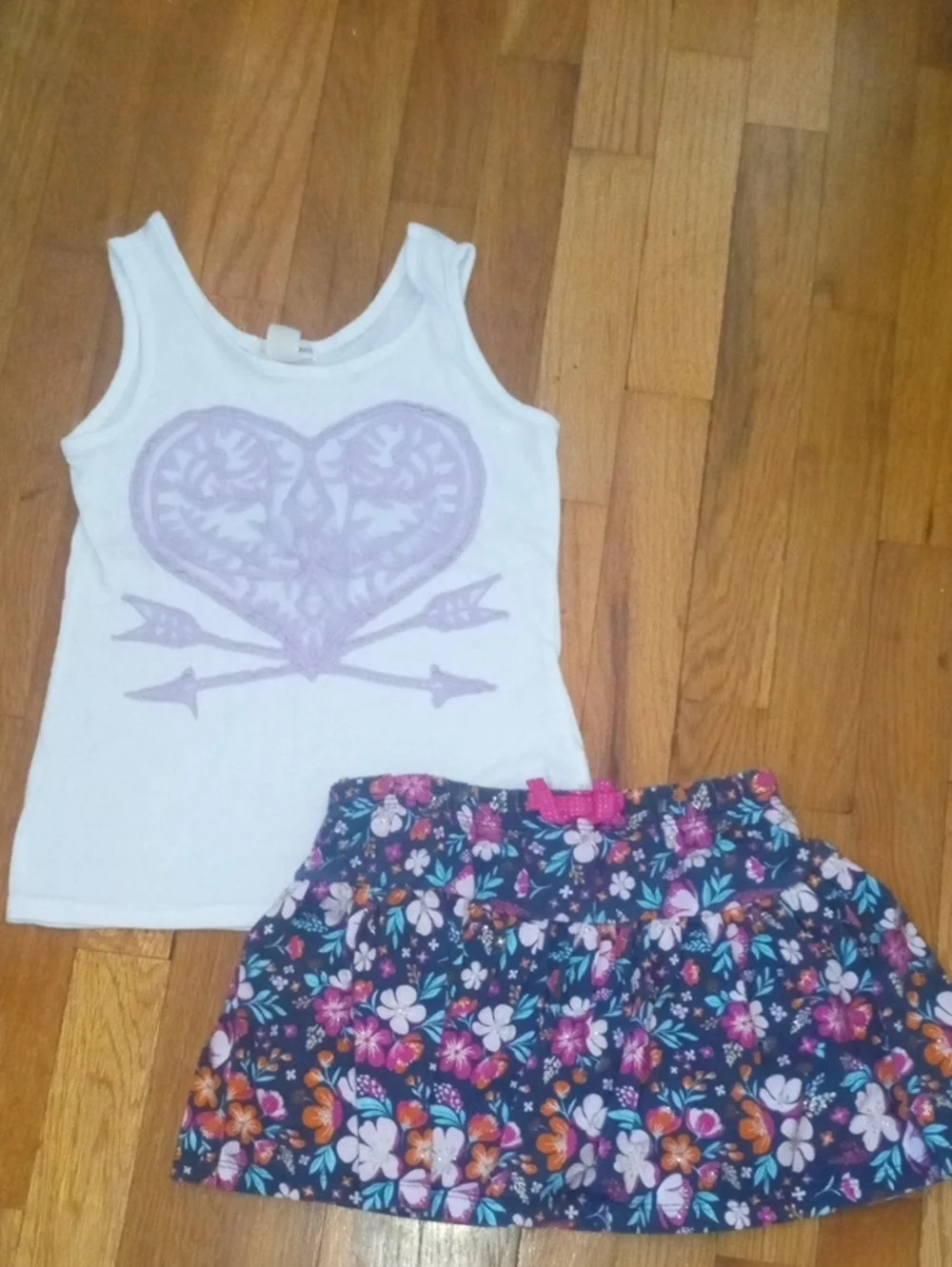 girl med flower print skort and white tank purple stitched design